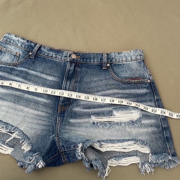NO BO  Distressed High Rise womens  Shorts size 17” - Picture 8 of 10